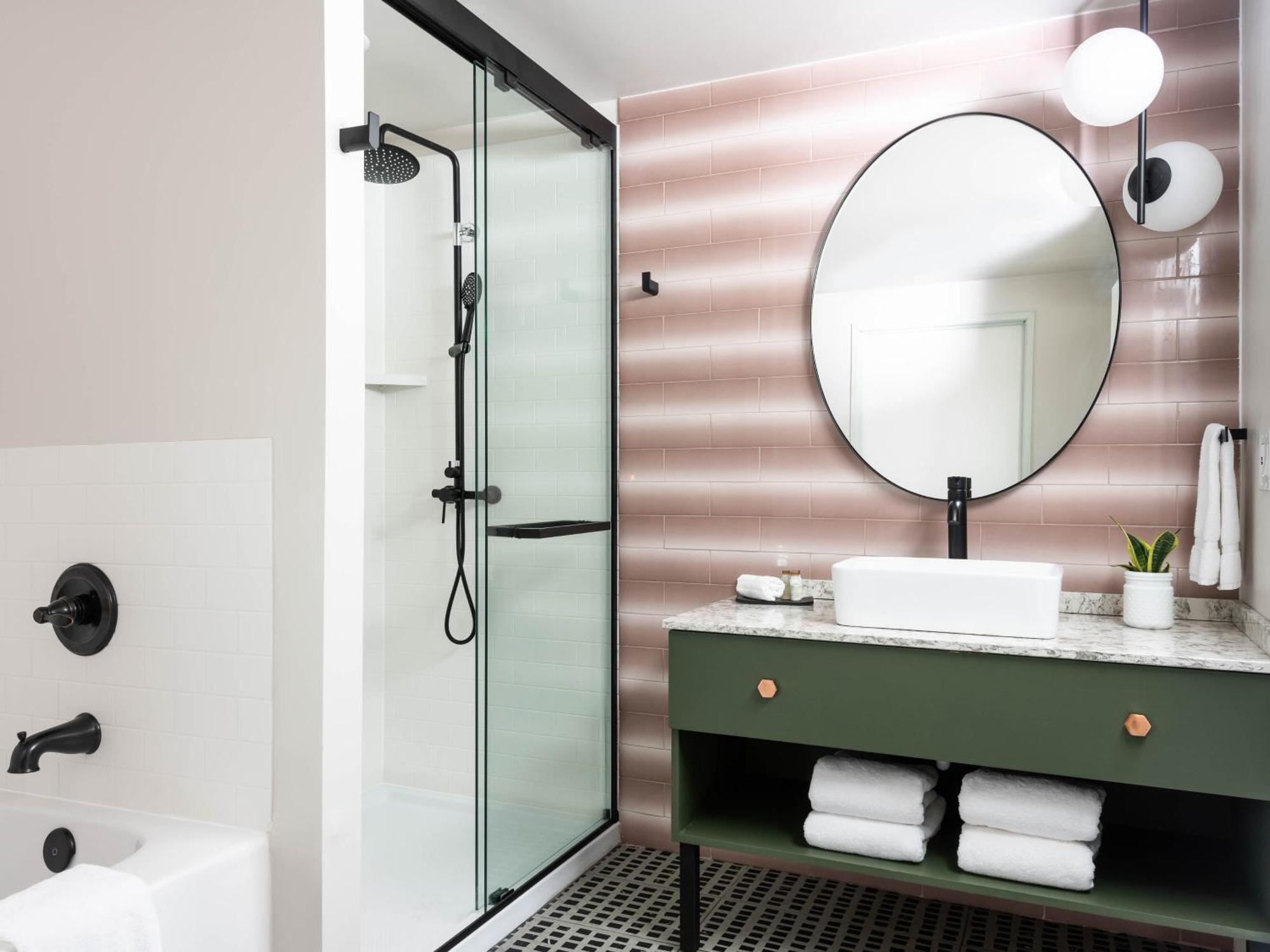 King Suite,1438759756:JPEG