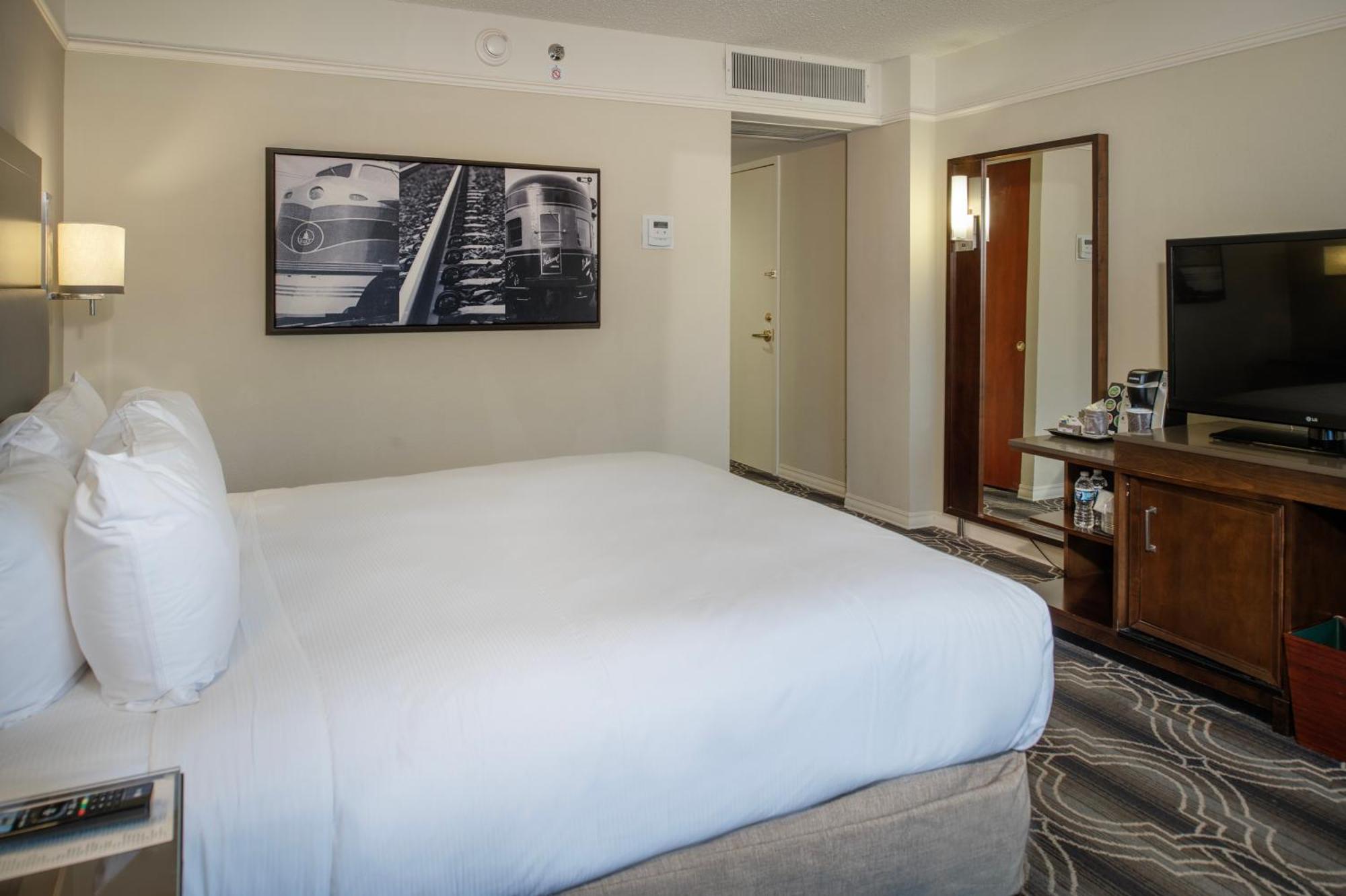 Deluxe King Room