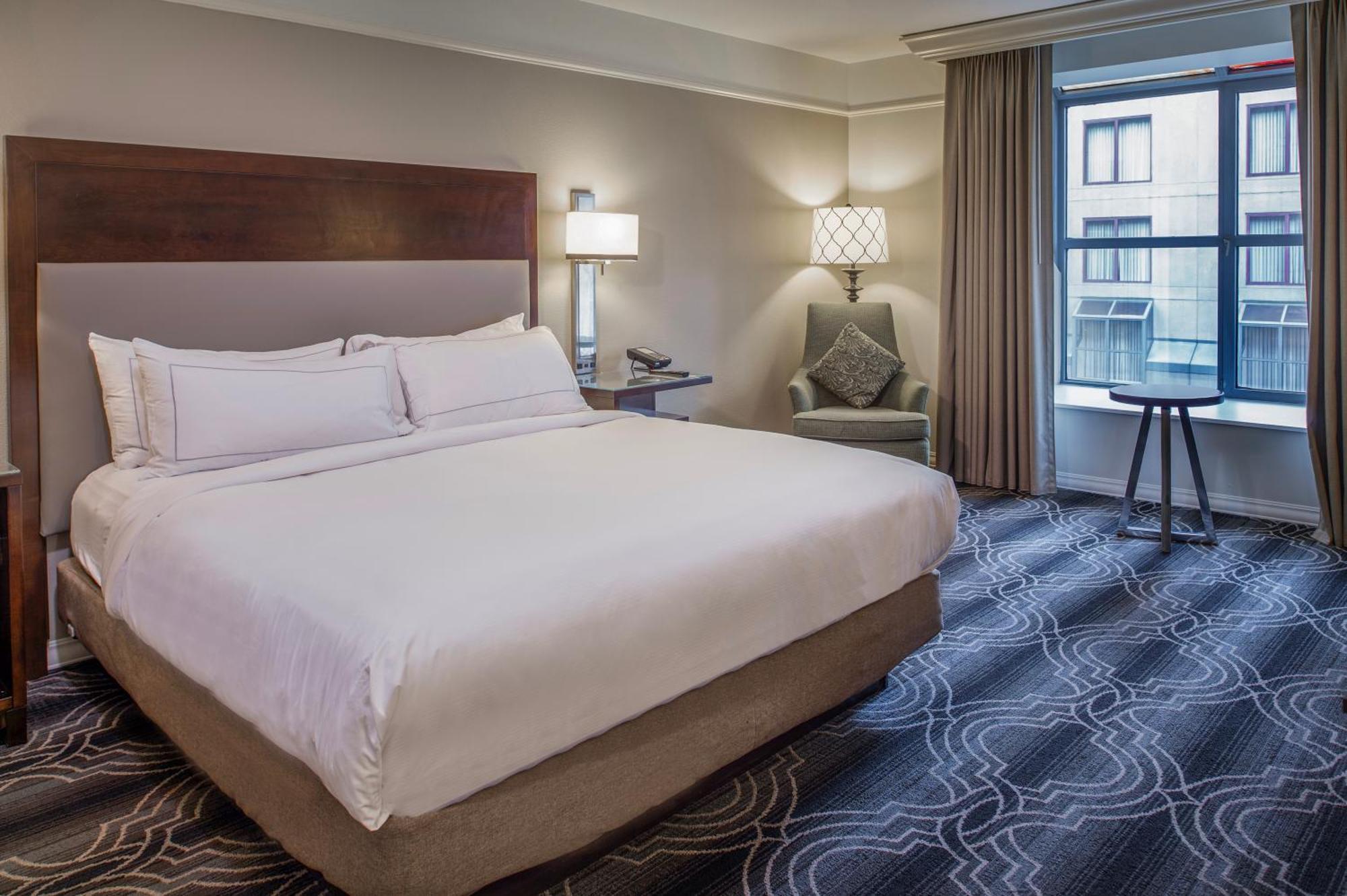 Deluxe King Room Garden View