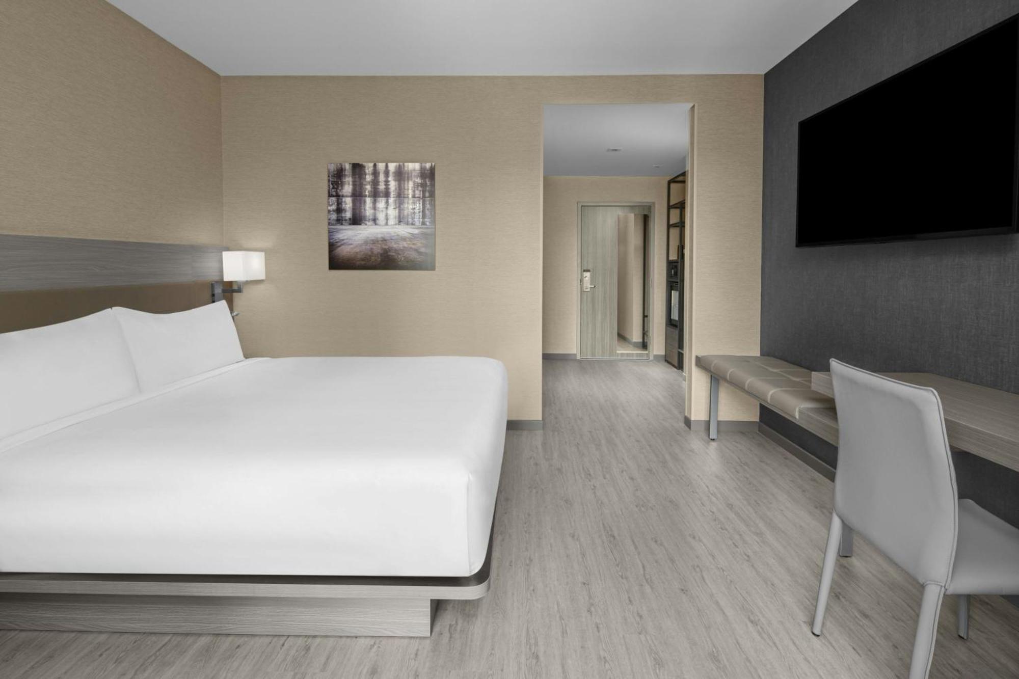 King Room with View - Hearing Accessible