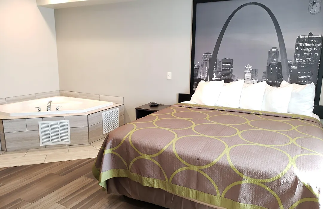 Super 8 By Wyndham St. Louis North-1