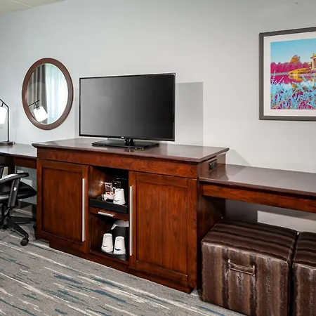 Hampton Inn & Suites St. Louis At Forest Park-2