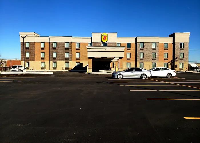 Super 8 By Wyndham St. Louis North Hotel
